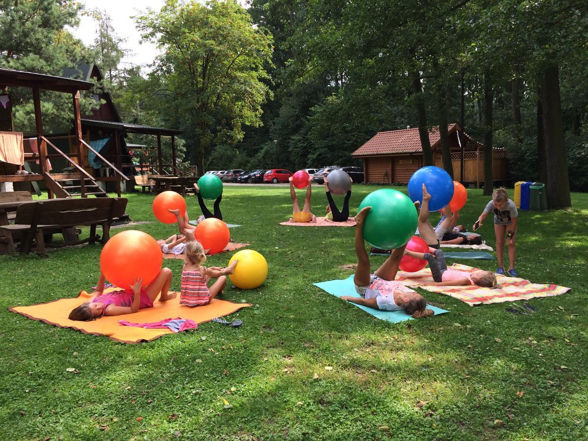 Stajnia Sarnowek Nad Jeziorem Rozany Bed and Breakfast Rozajny Wielkie Esterno foto